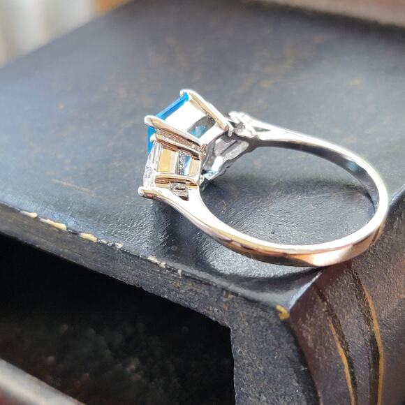 Rhodium Plated Simulated Blue Topaz Ring - Size 9.5 - Tri-Stone Elegance - Picture 5 of 12
